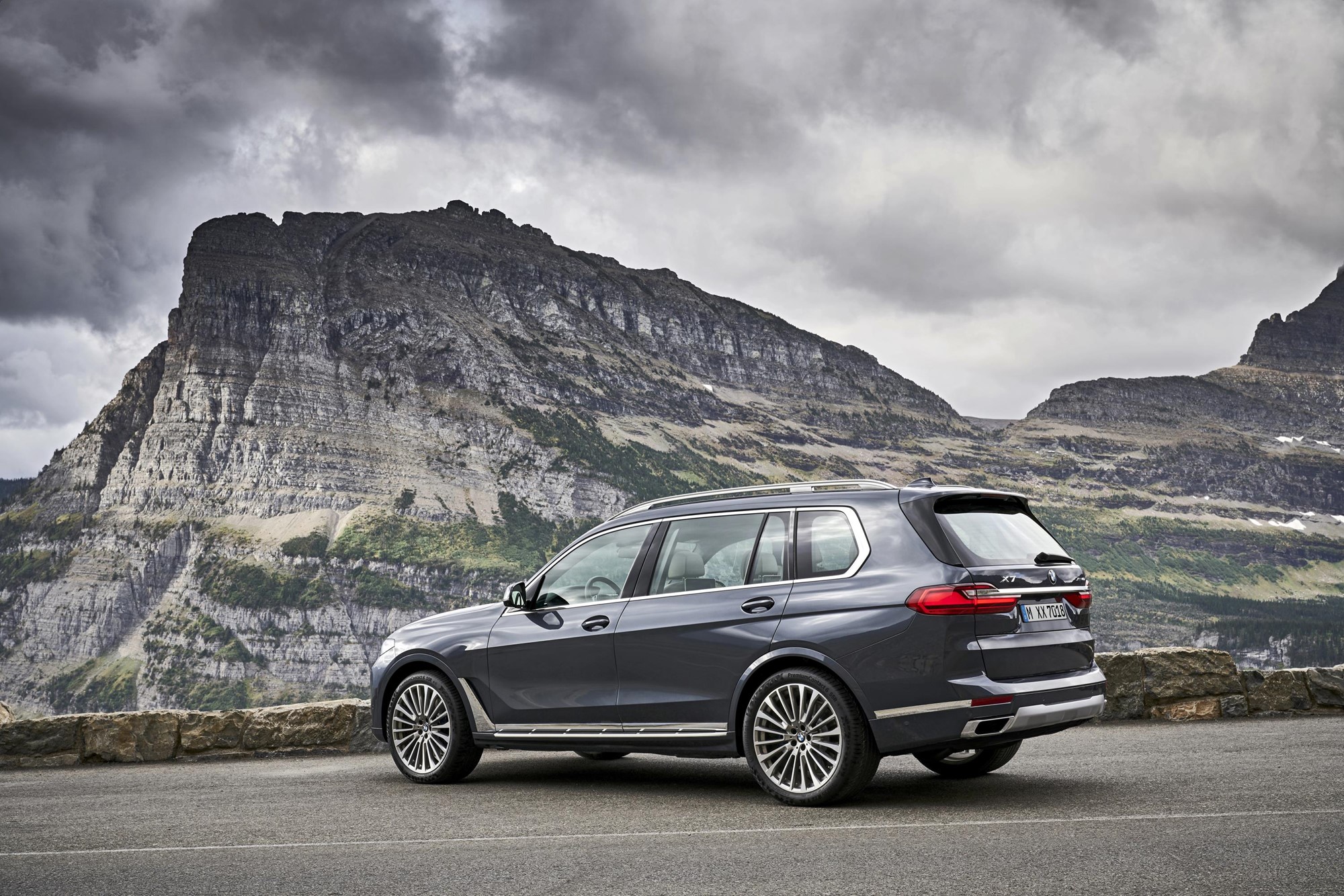 New BMW X7 flagship SUV priced from £72,155 | Car Model News