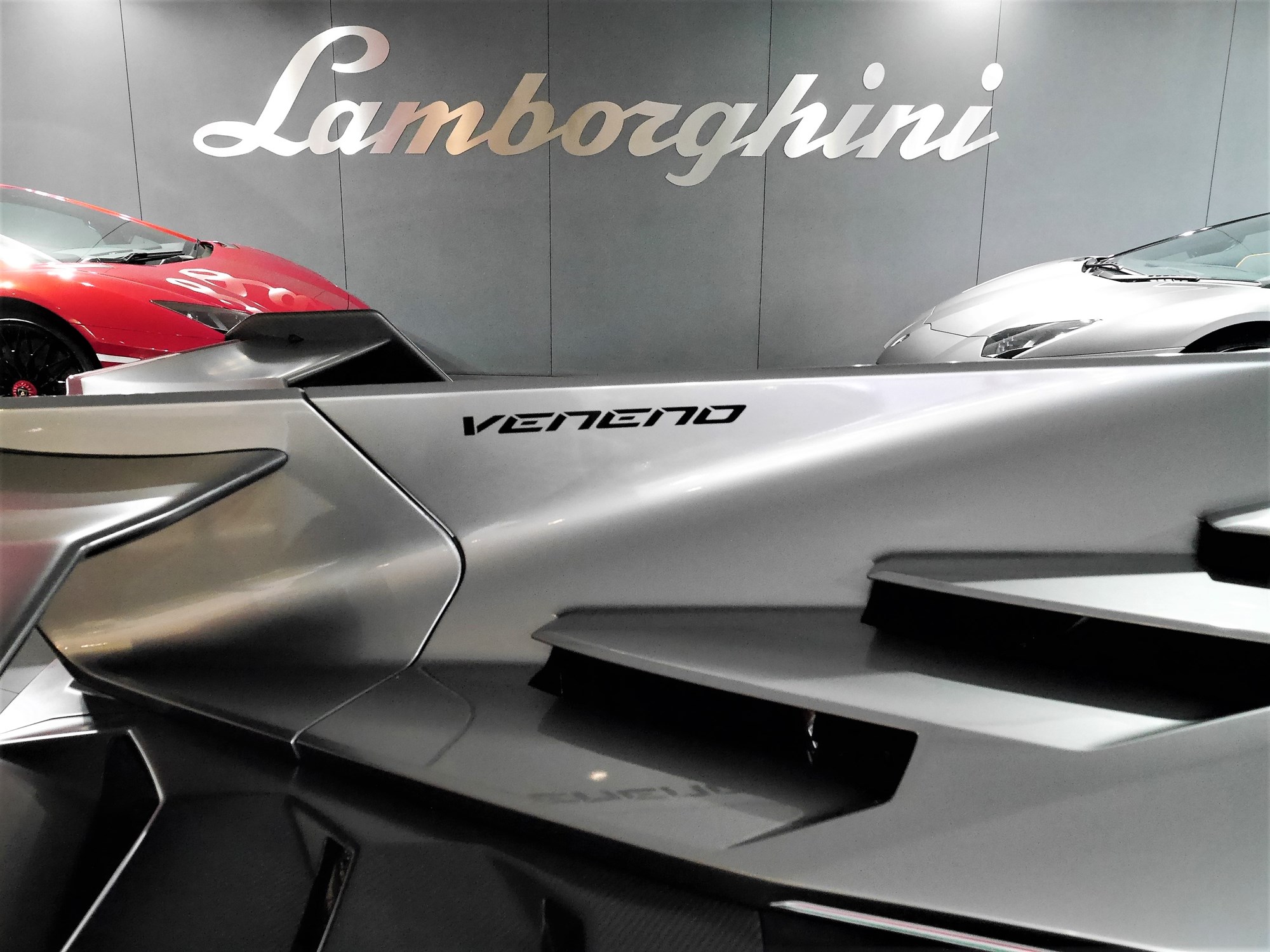 Ultra-rare Lamborghini Veneno to make UK showroom debut at ...