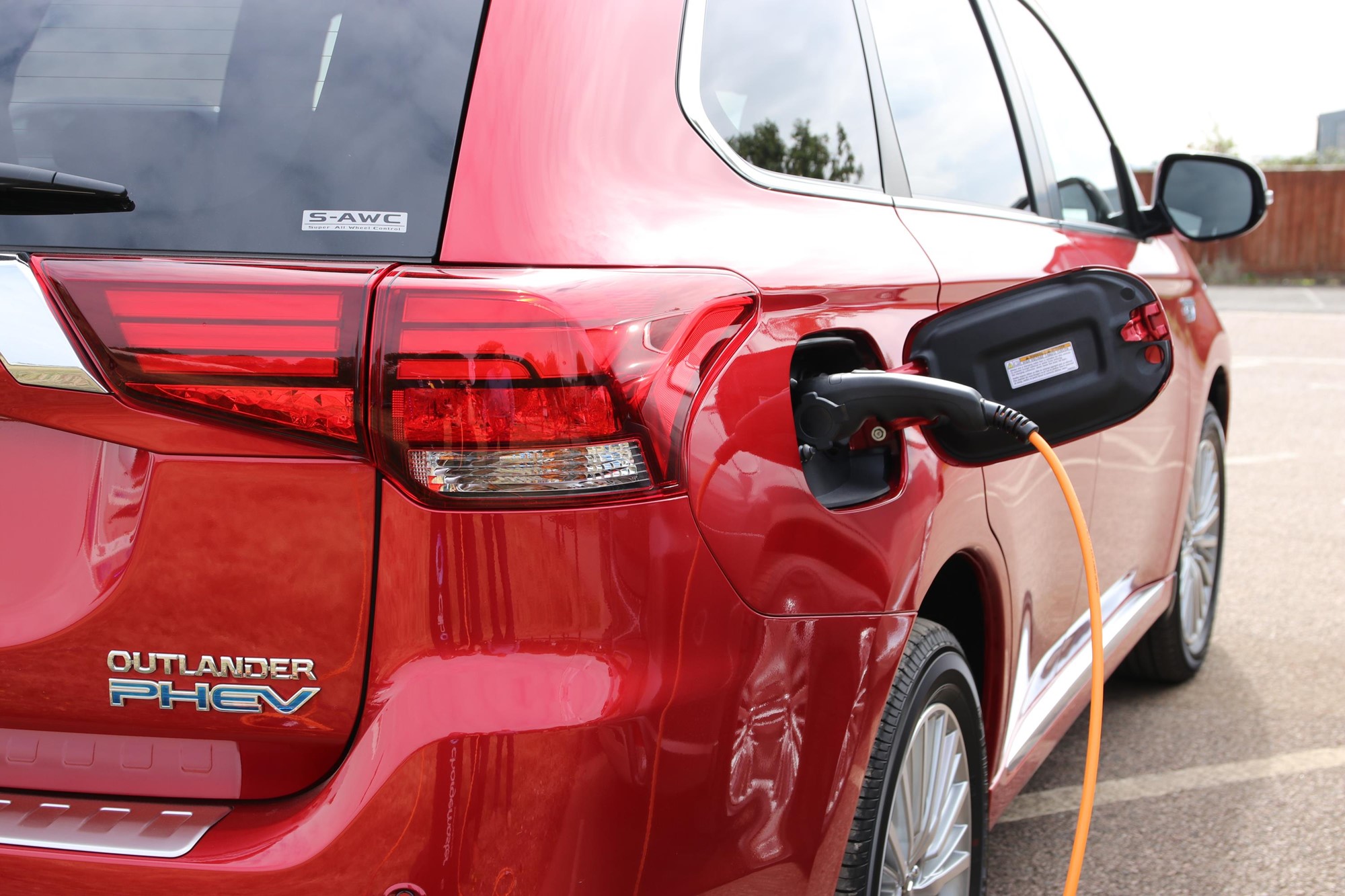 new mitsubishi outlander phev will cost from 34 255