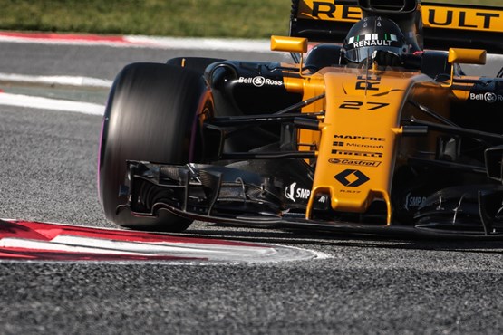 Renault lures customers with F1 test drive