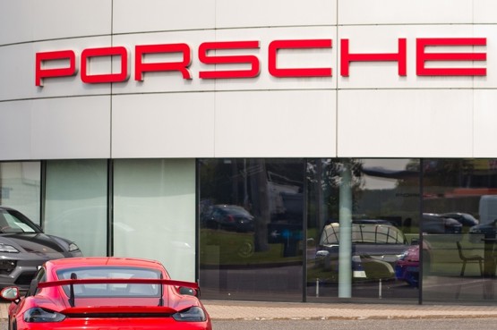 Porsche Centre South Lakes invests in digital retail platform
