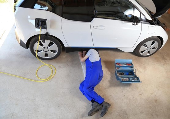Finding an EV-qualified technician is a “postcode lottery”, says IMI