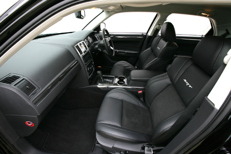 Chrysler 300C SRT-Design interior